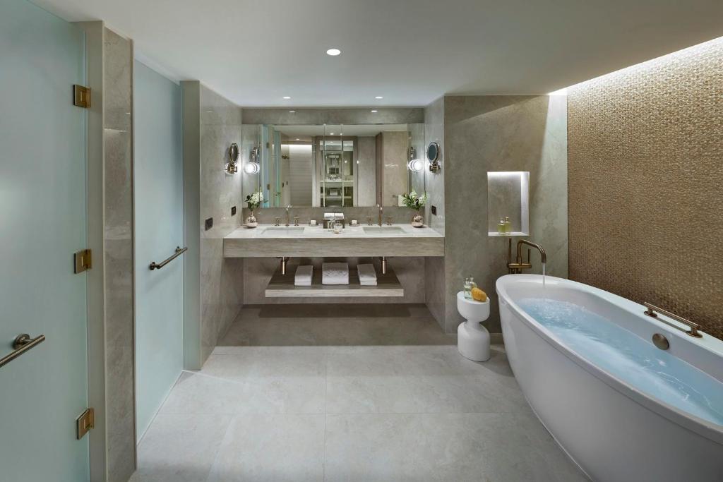Two-Bedroom Family Suite - Image 4
