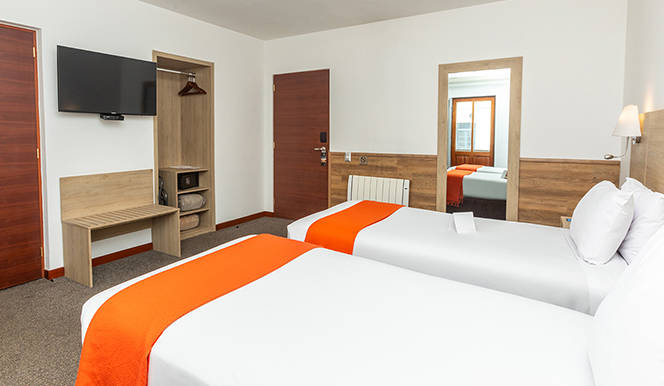 Traditional Twin Room with City View - Image 2