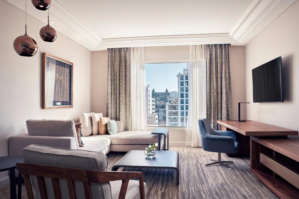 Junior Suite 1 King High Floor - Image 2