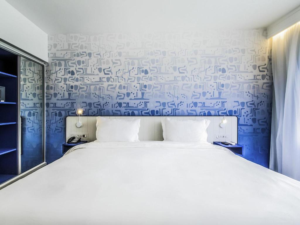 Superior Room with 1 double-size bed - Image 2