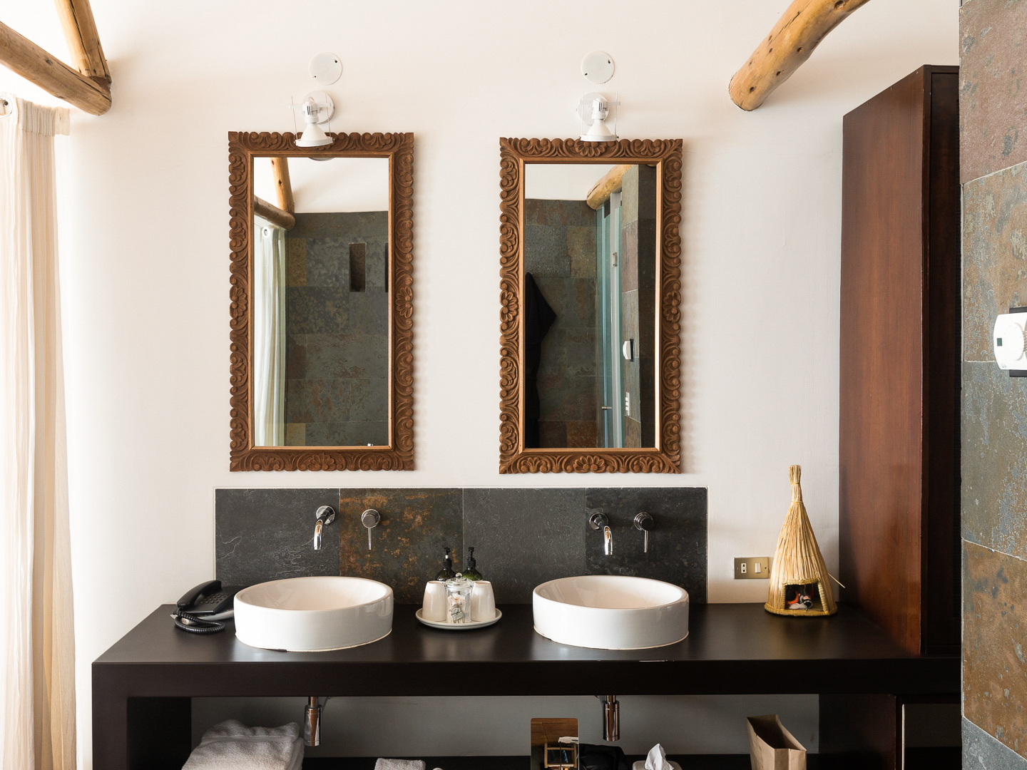 Corner - Image 2