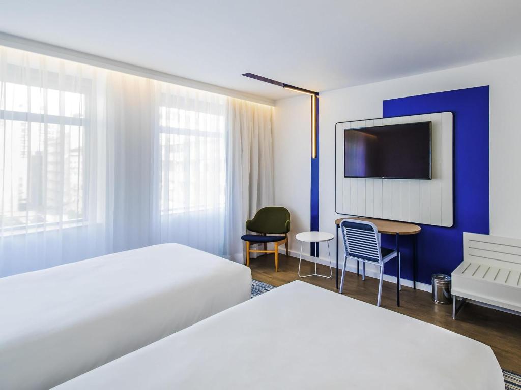 Superior Room with Two Single Beds - Image 3