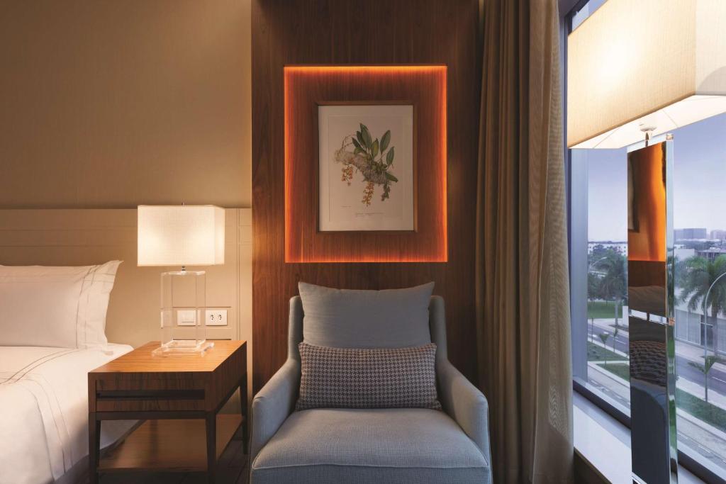 1 King Bed Classic Room - Image 2