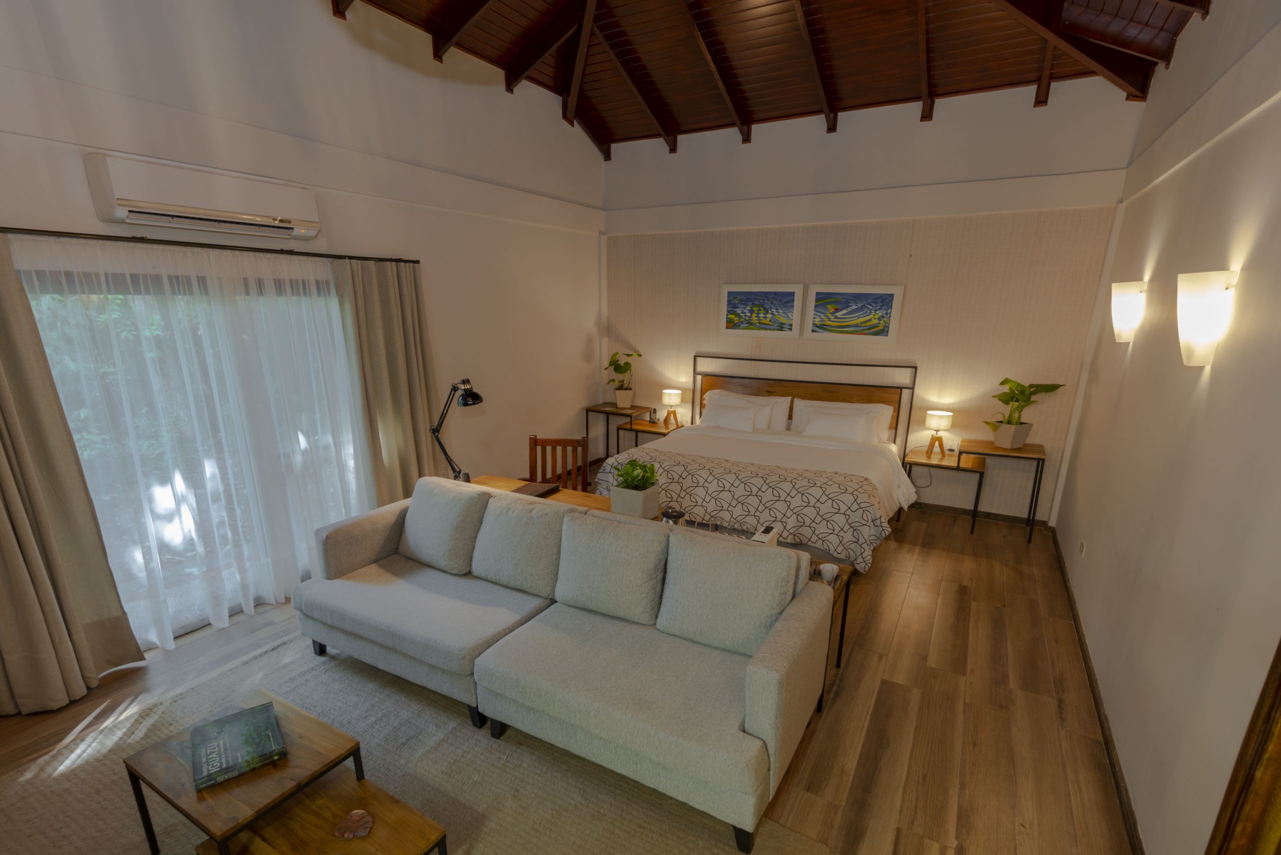 With private jacuzzi - Image 1