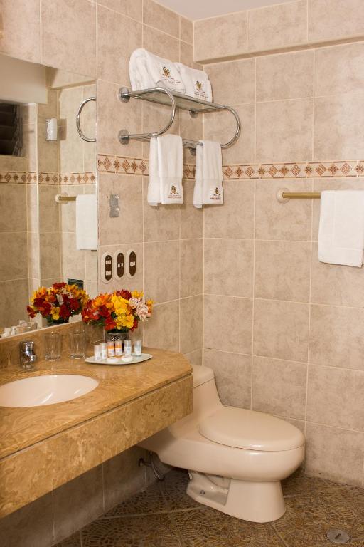 Superior Twin Room with Balcony - Image 4