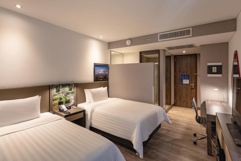 2 Twin Room Non Smoking - Image 1