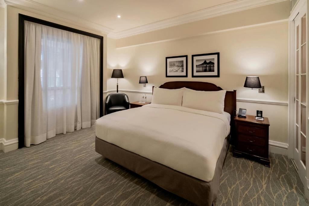 Executive Lounge - Image 1