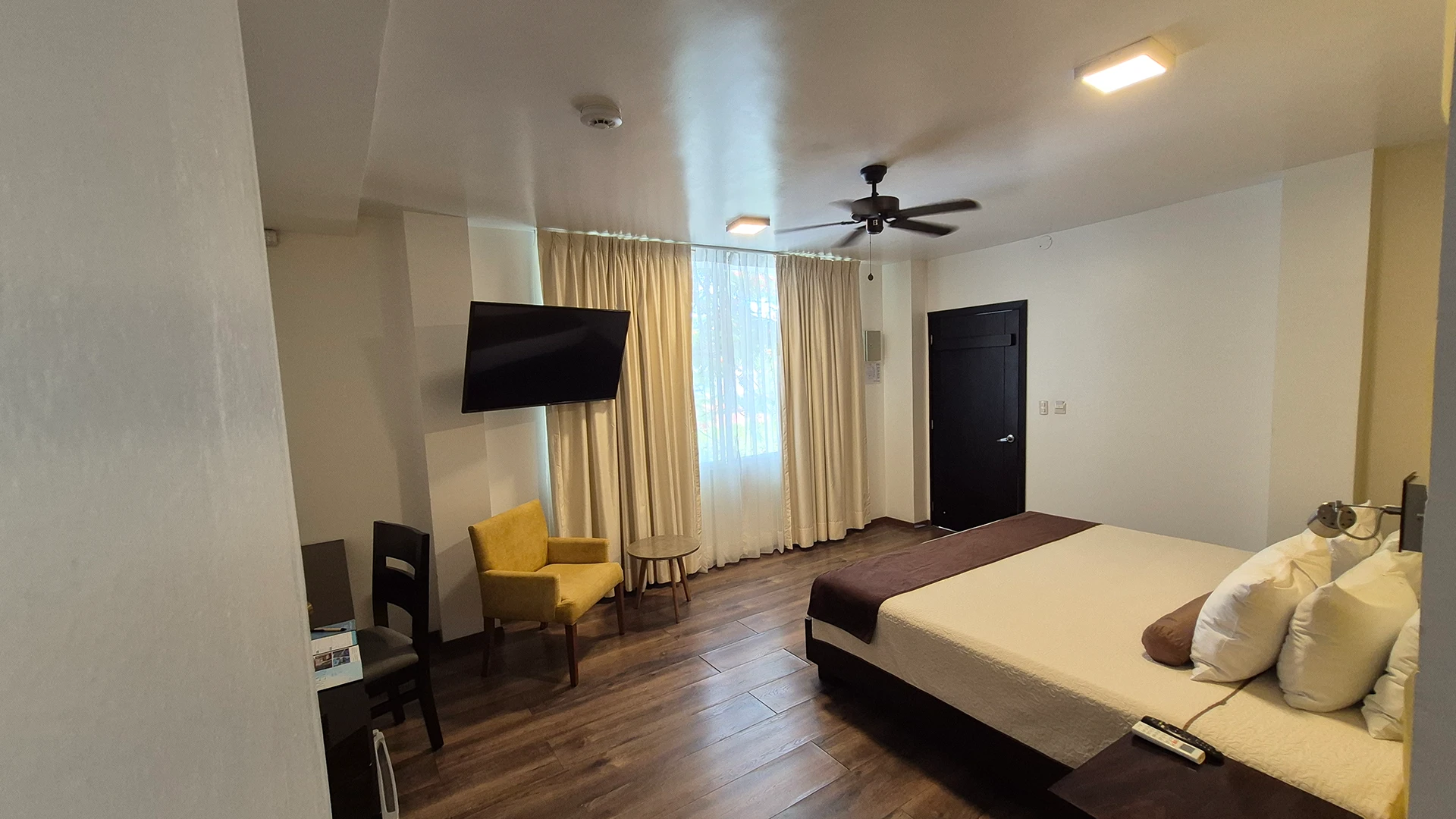 Standard Rooms - Image 2