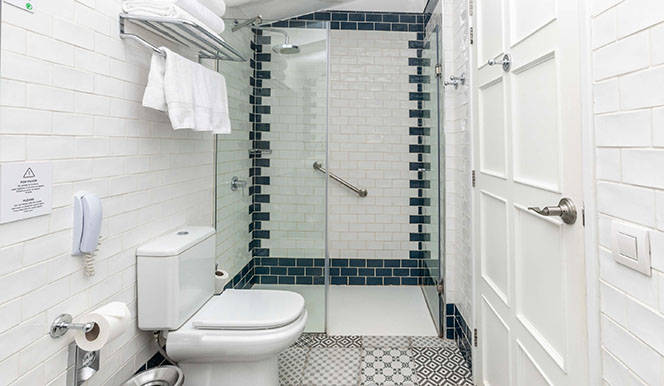 Superior Triple Room - Image 4