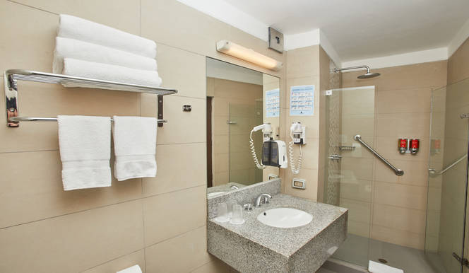 Traditional Triple Room - Image 3
