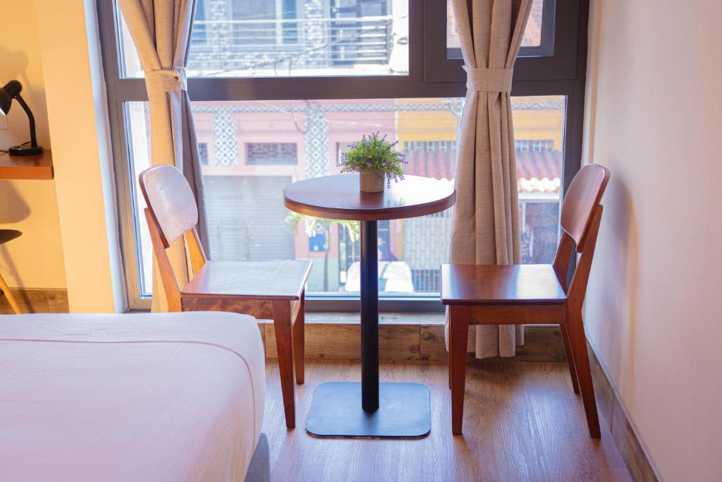 Twin Room - Image 3