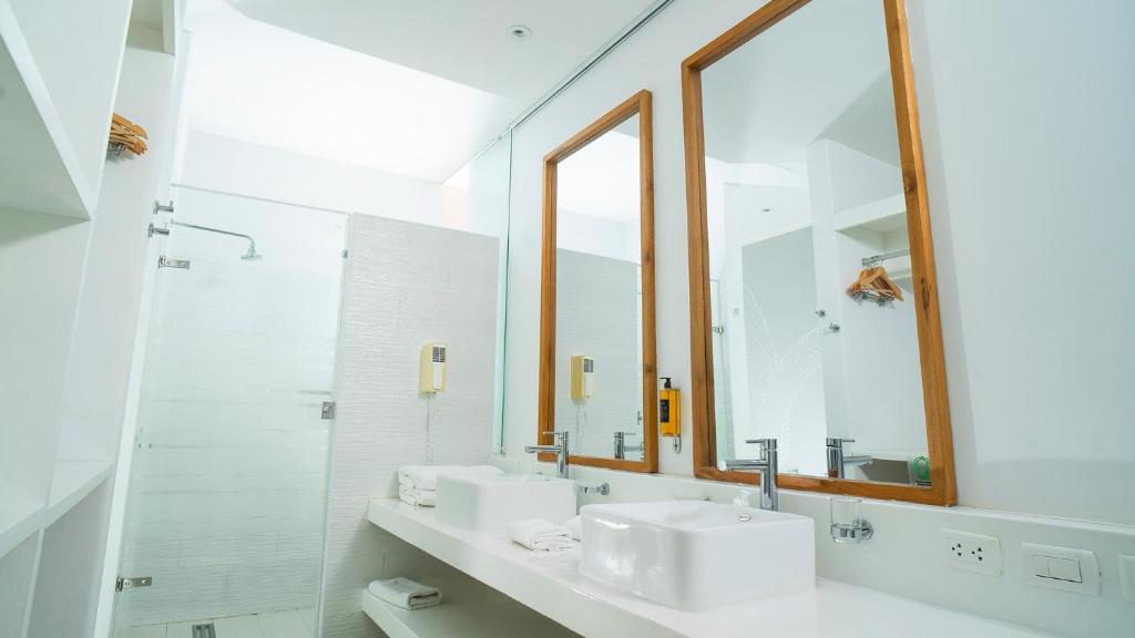 Suite With Sea View - Image 4