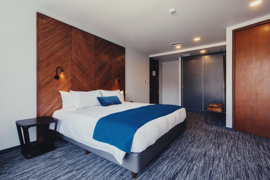 Deluxe Room - Image 1