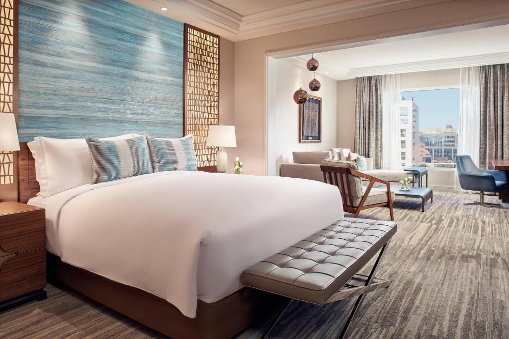 Deluxe Guest King Room - Image 2