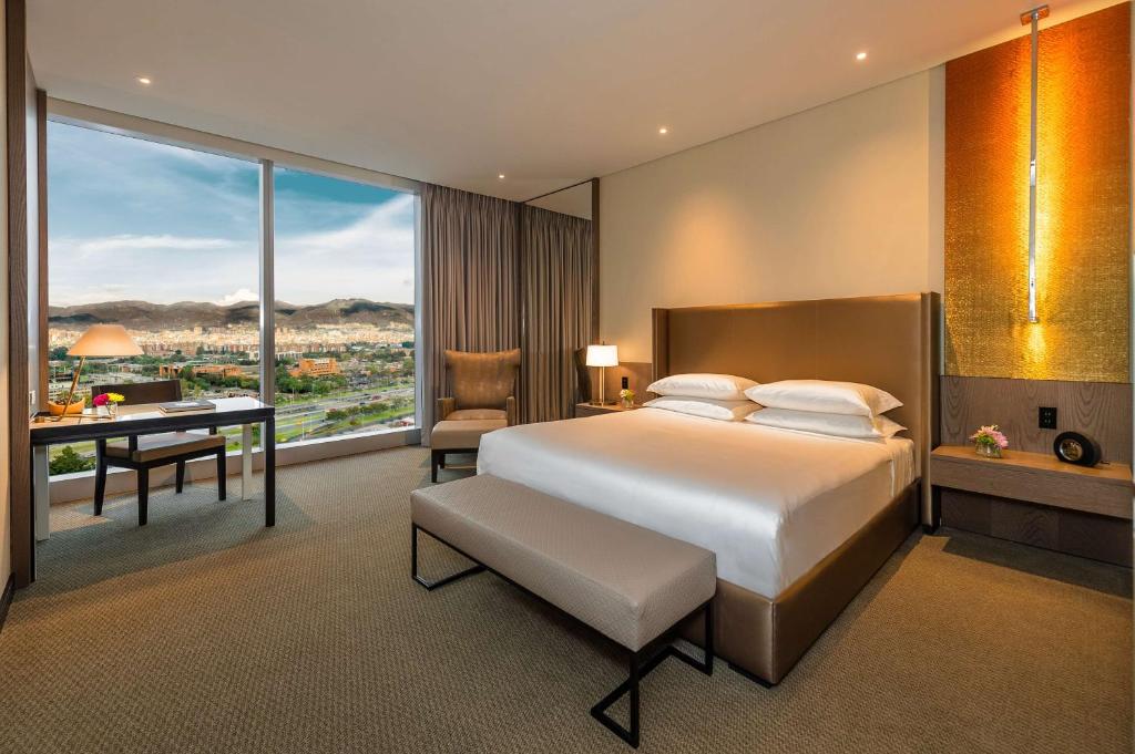 Grand Executive King Suite - Image 1