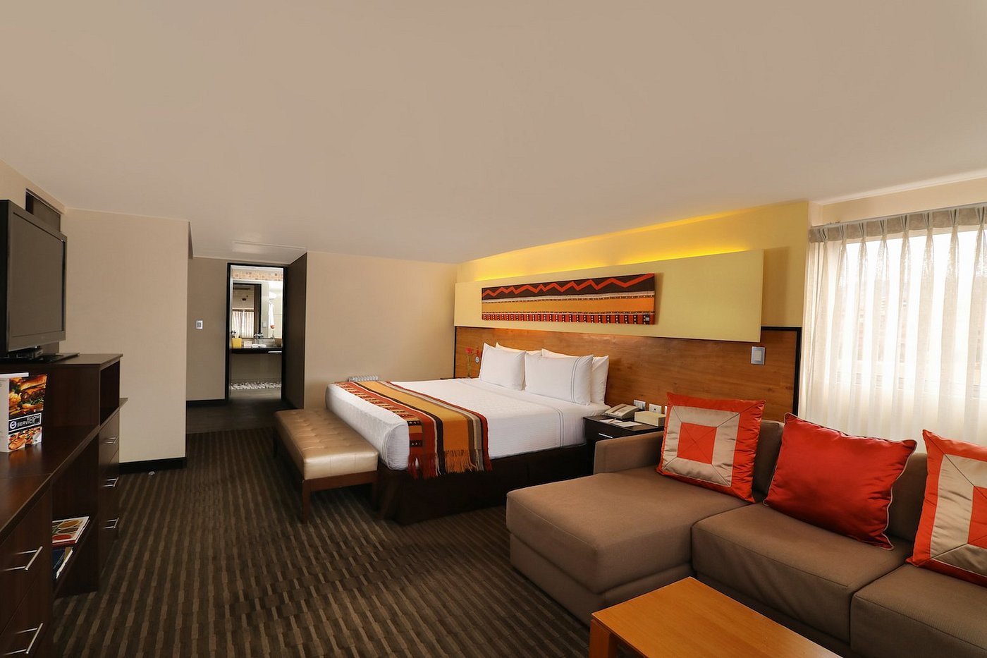 One Queen Bed - Image 2