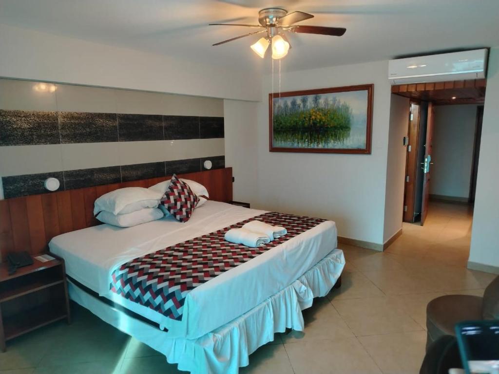 The King Room with Pool View - Image 2