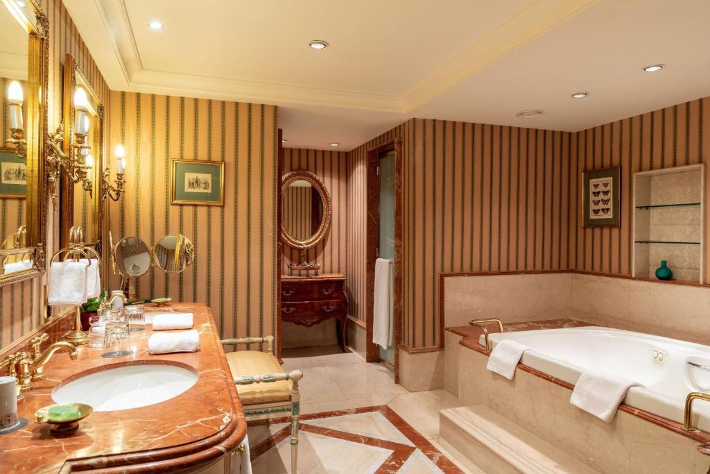 St. Regis - Image 4