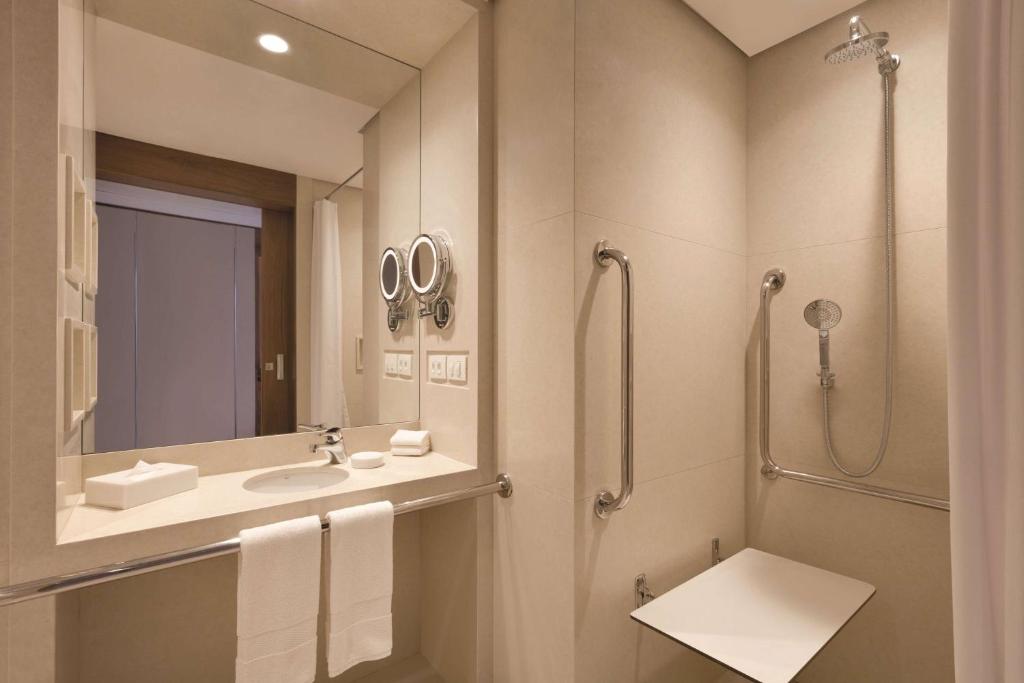 1 Bedroom Classic Suite - Image 4