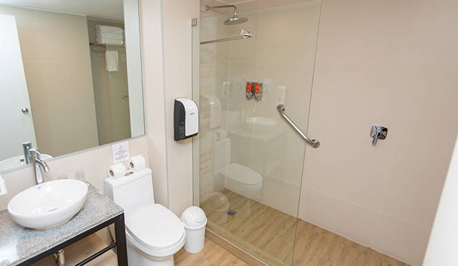 Traditional Triple Room with City View - Image 3