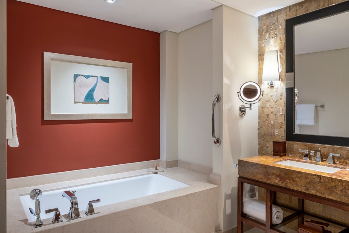 Junior Suite, 1 King - Image 4