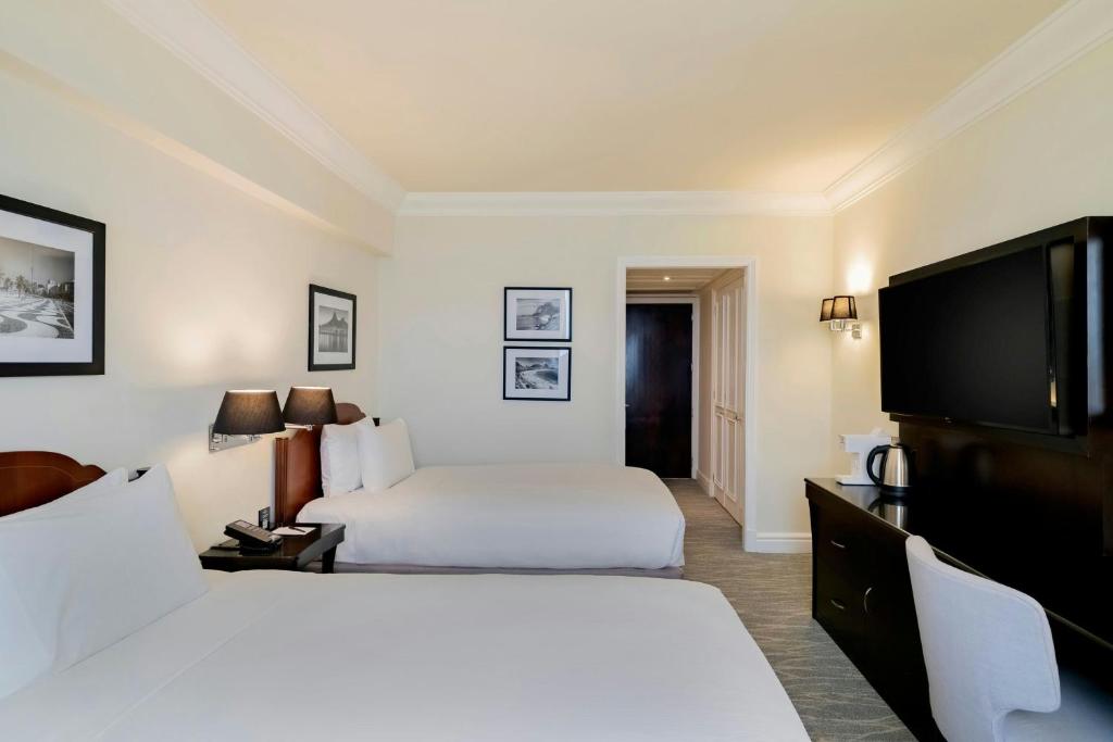 Executive Lounge - Image 2