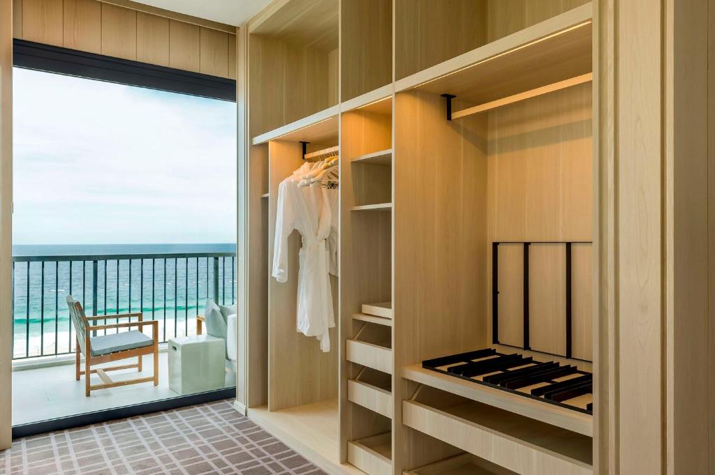 Diplomat Suite - Image 3