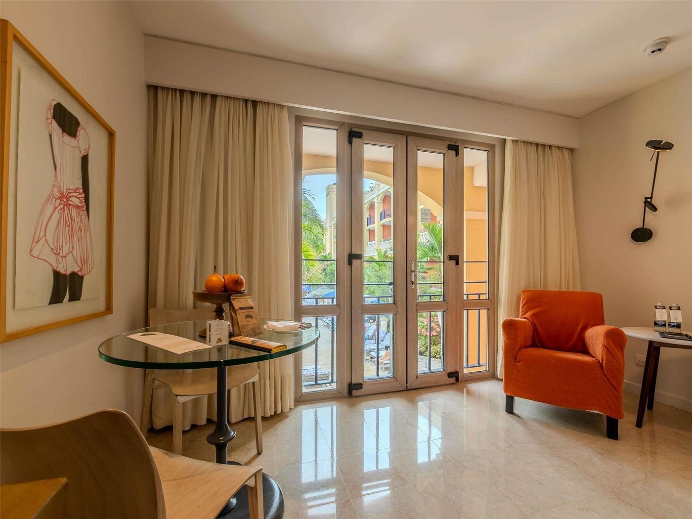 Superior King Room with Balcony and Pool View - Image 2
