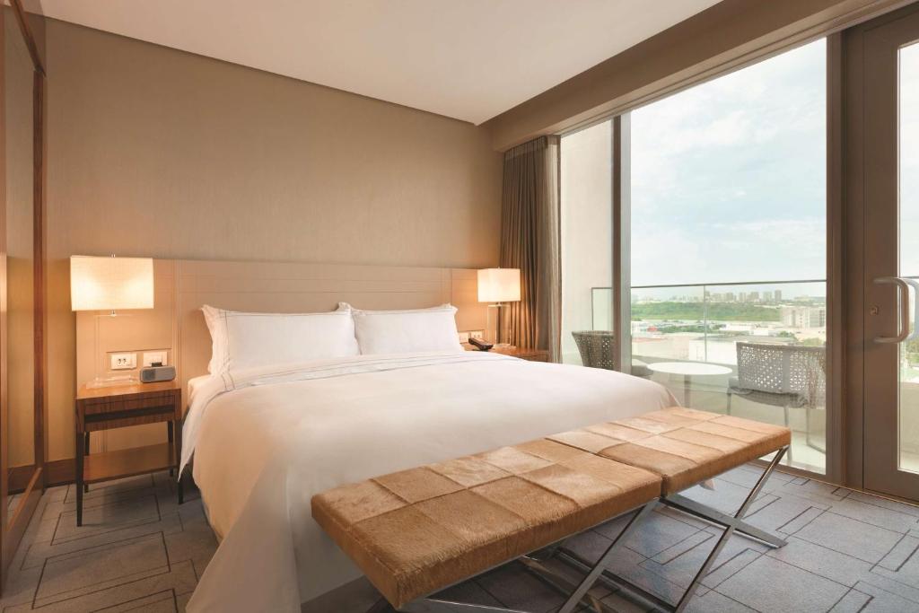 1 Bedroom Classic Suite - Image 1