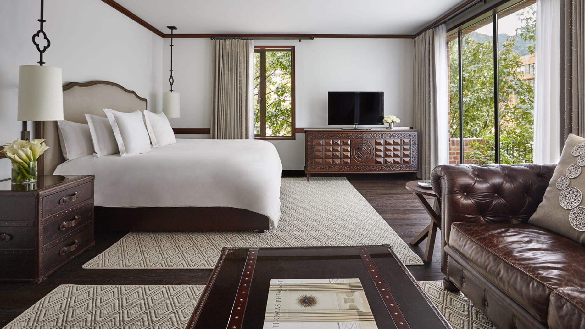Executive Suite With Fireplace - Image 1