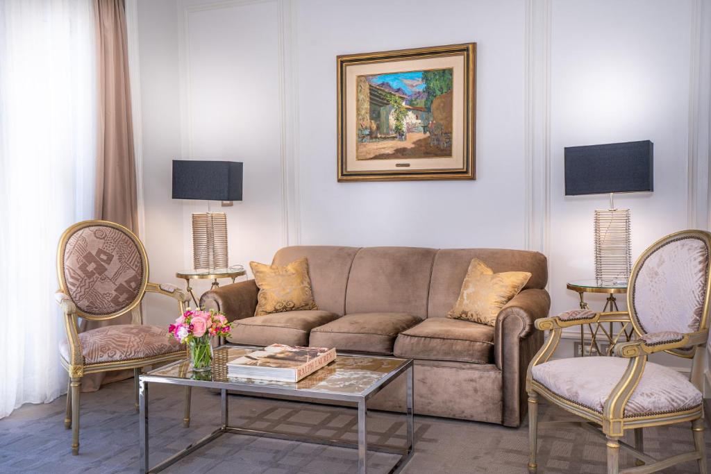Luxury Lounge Suite - Image 3