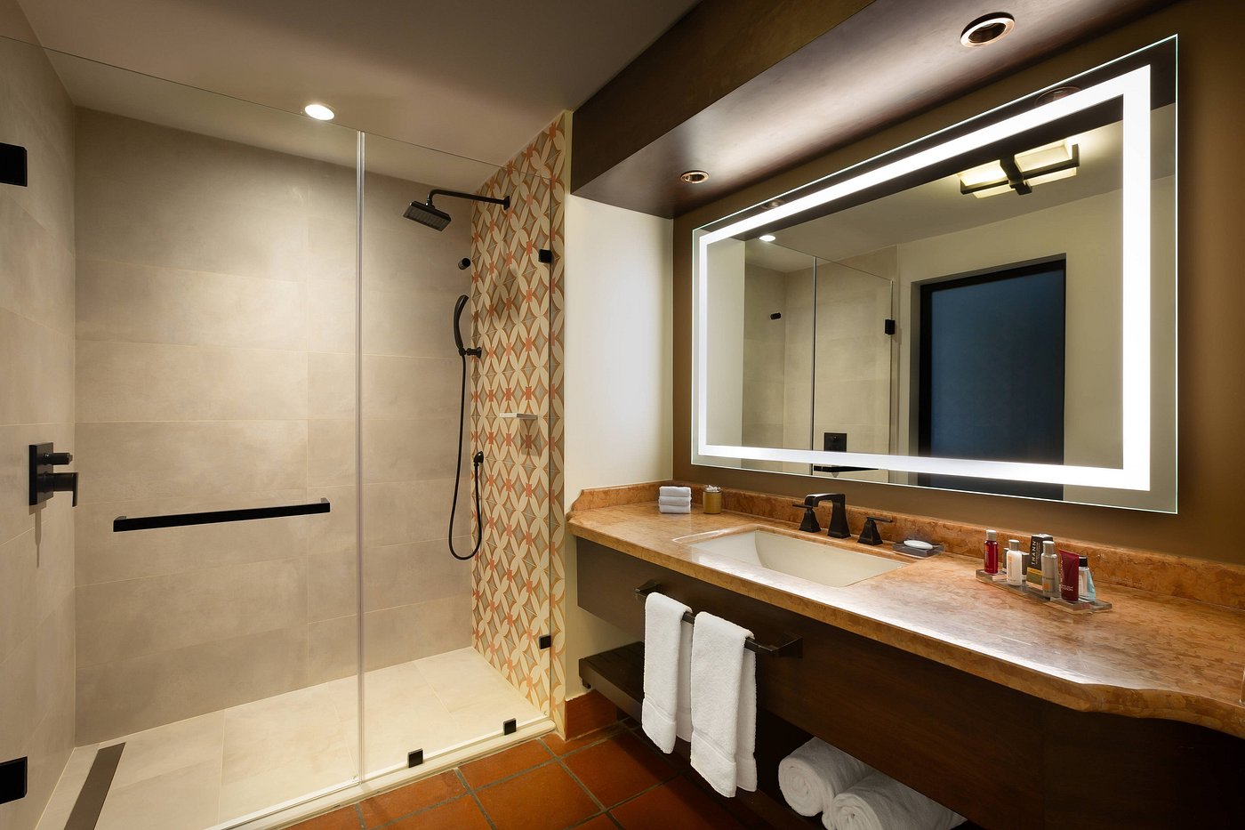 1 Bedroom Suite, 1 King, High Floor - Image 3