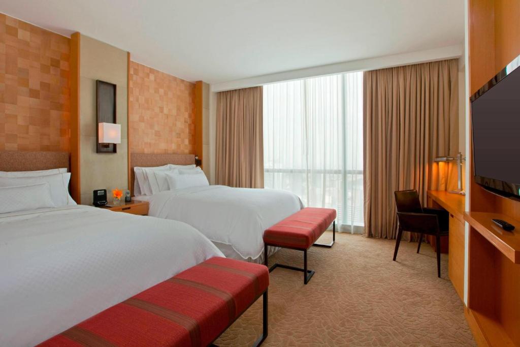 Grand Deluxe 2 Queen room - Image 2