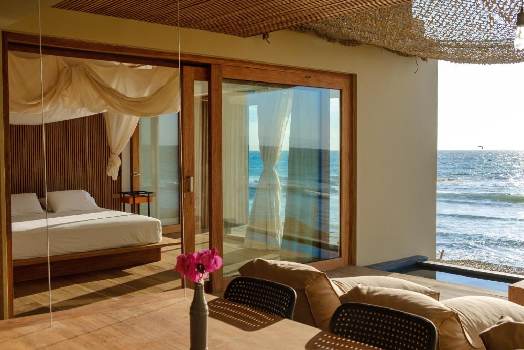 Deluxe Suite - Image 1