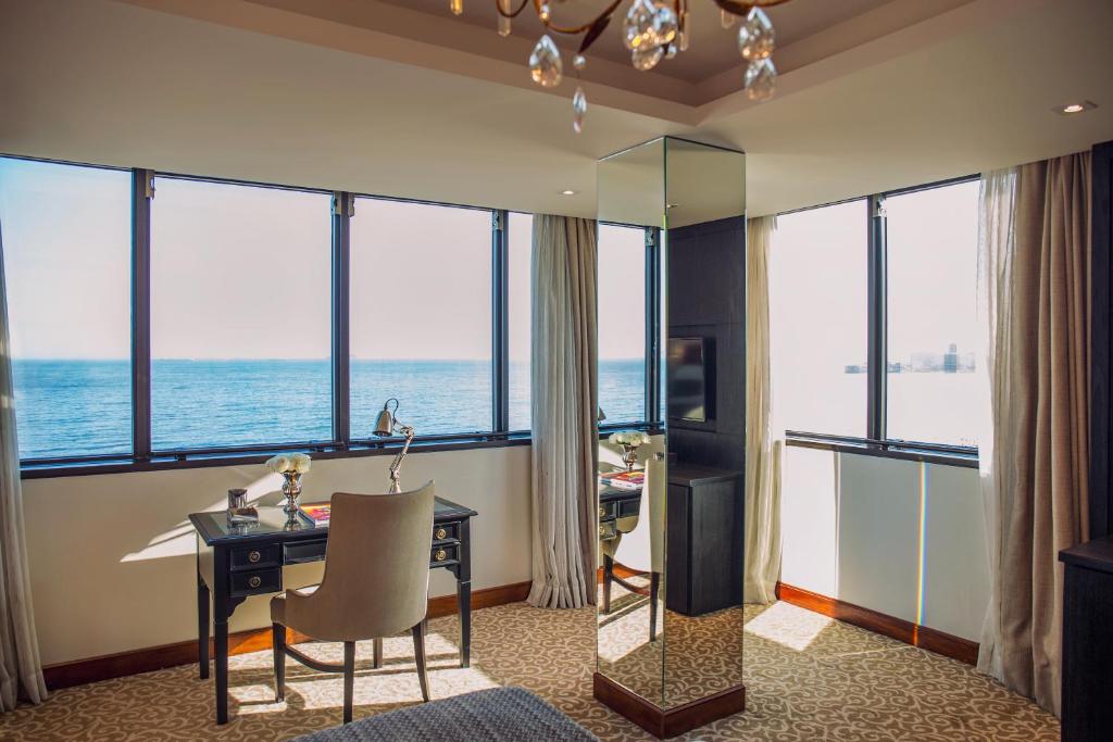 Executive Suite - Image 3