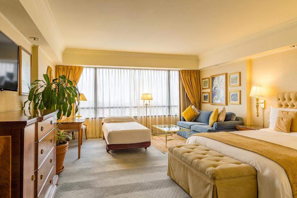 Deluxe Room - Image 2